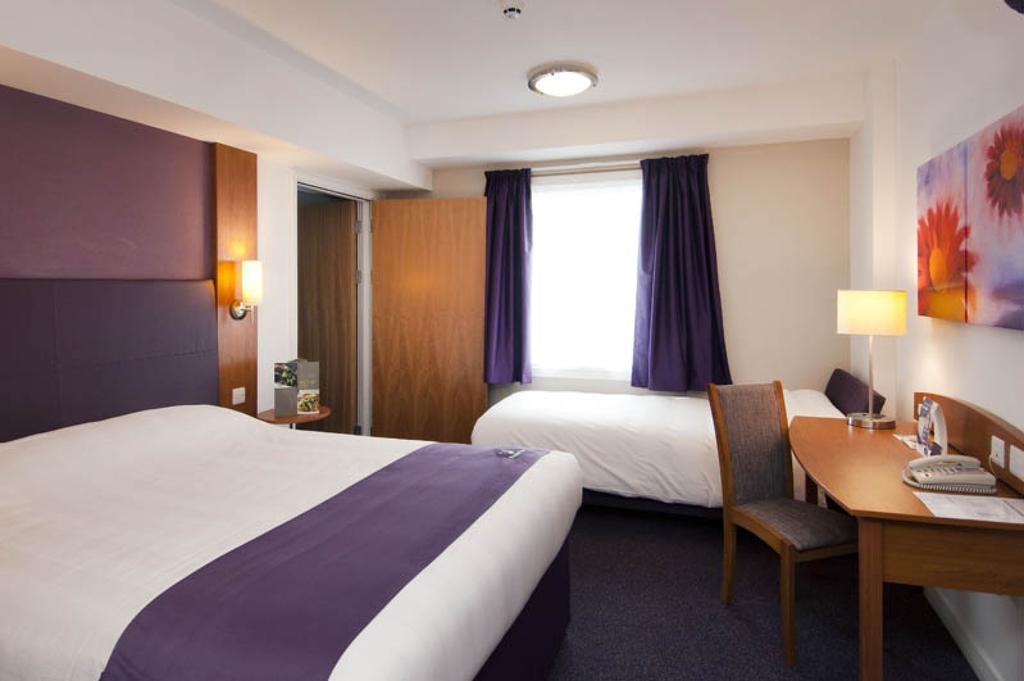 Premier Inn London Croydon Town Centre Rum bild