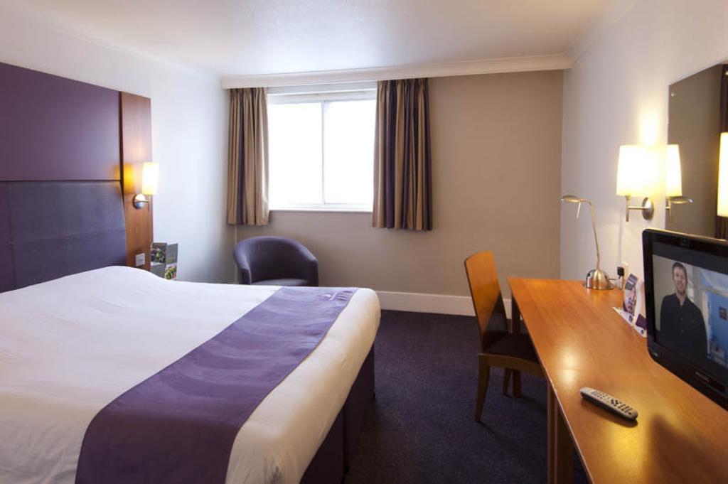 Premier Inn London Croydon Town Centre Rum bild